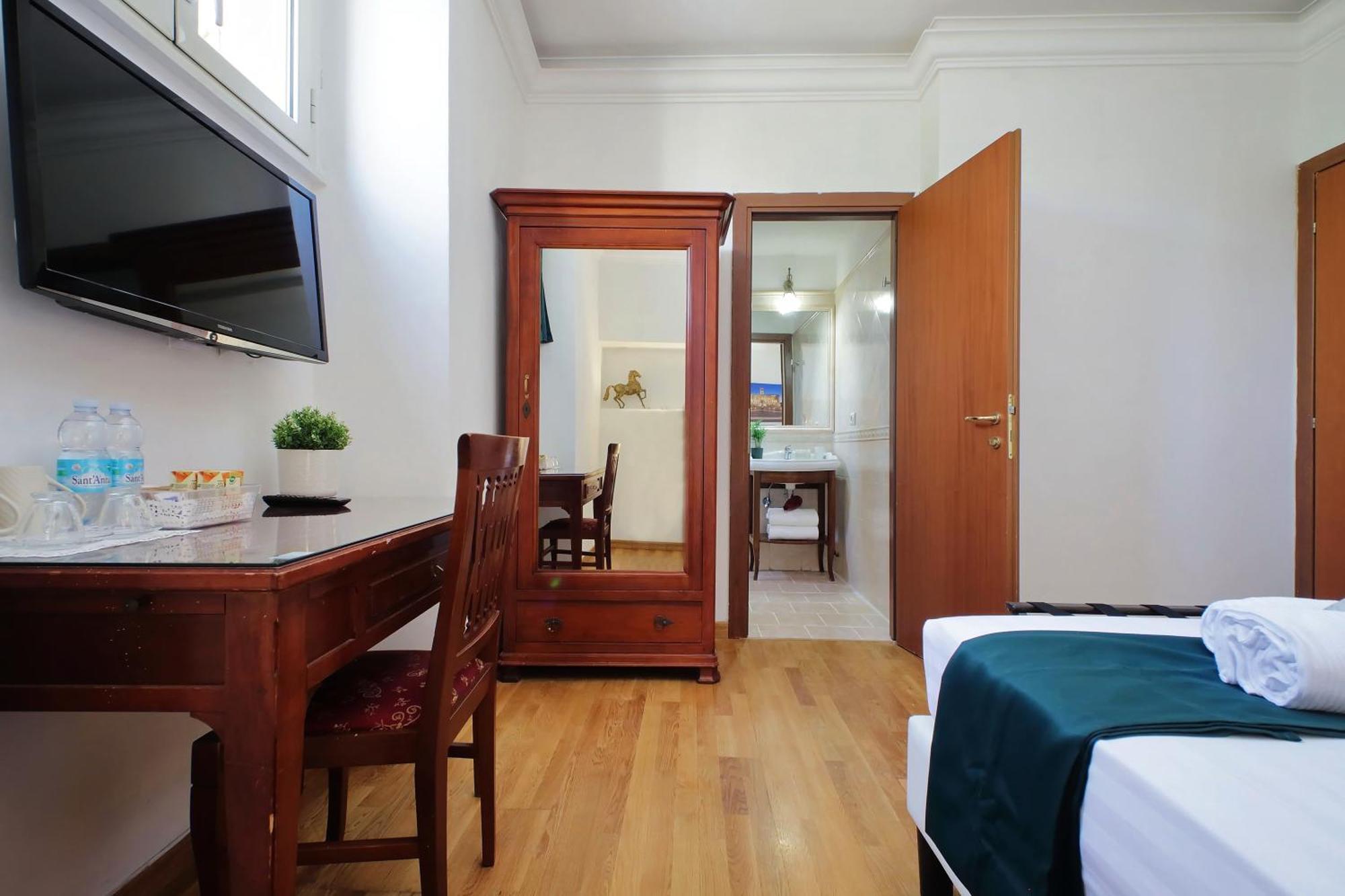 Romulus Rooms Exterior photo