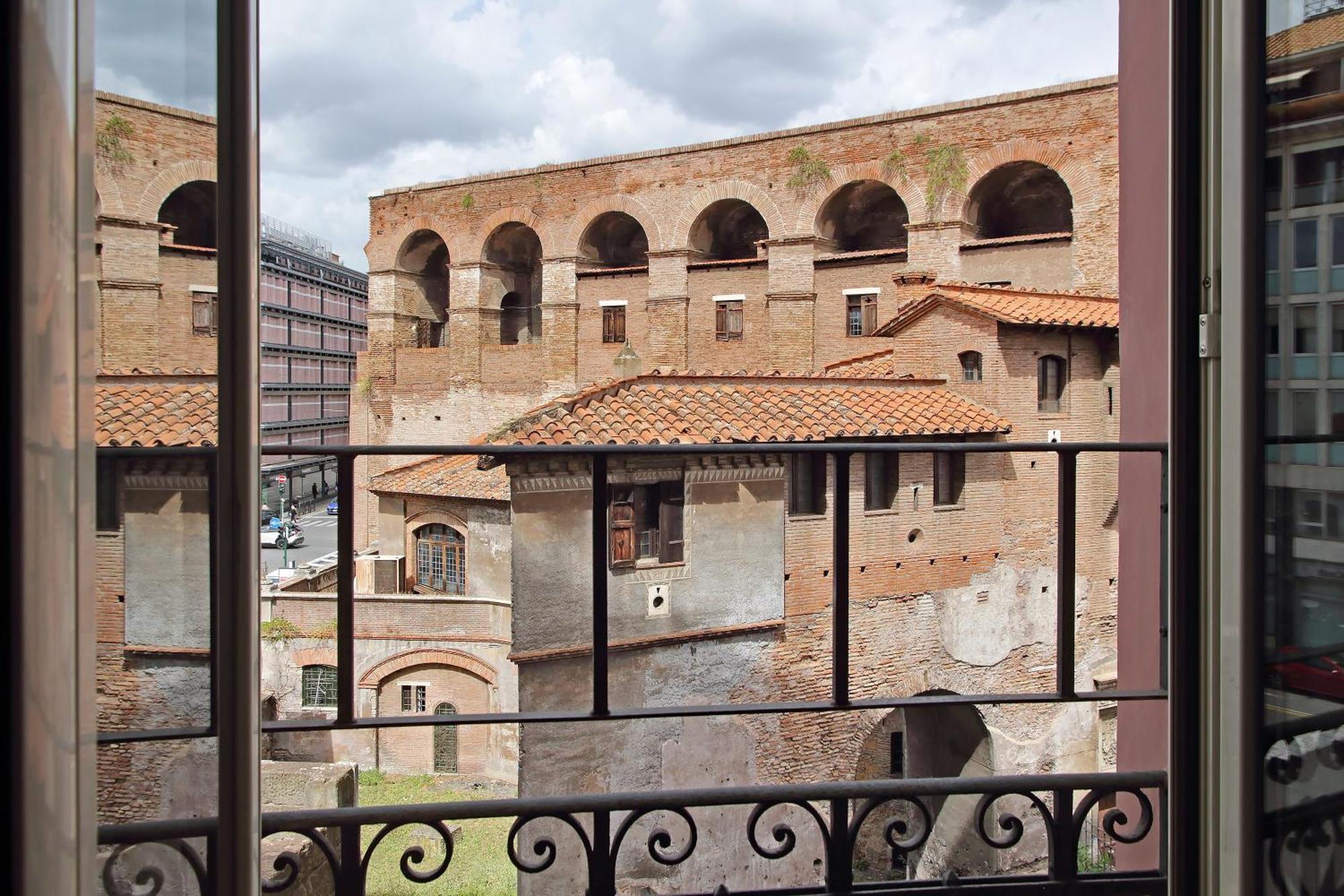 Romulus Rooms Exterior photo