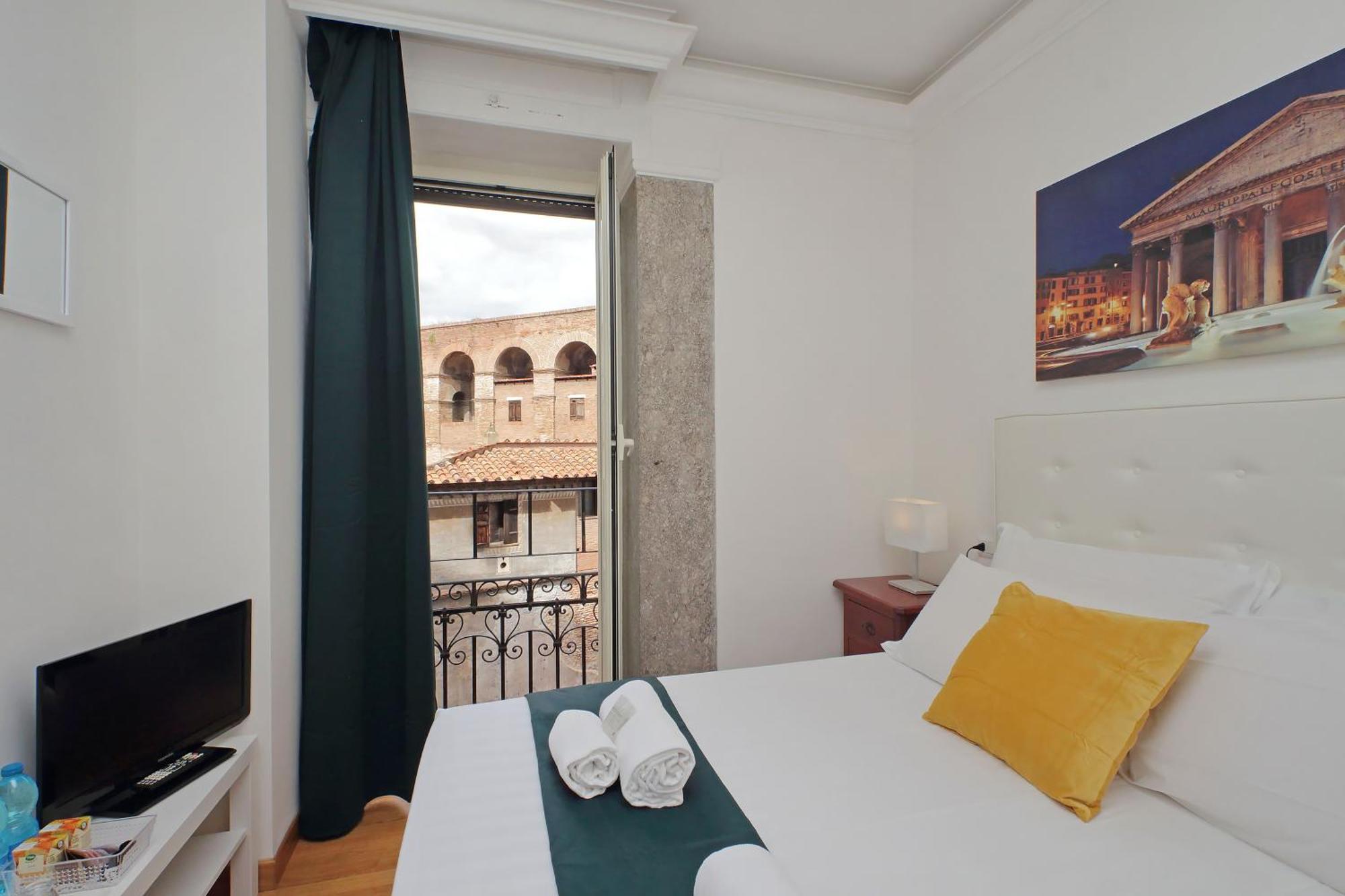 Romulus Rooms Exterior photo
