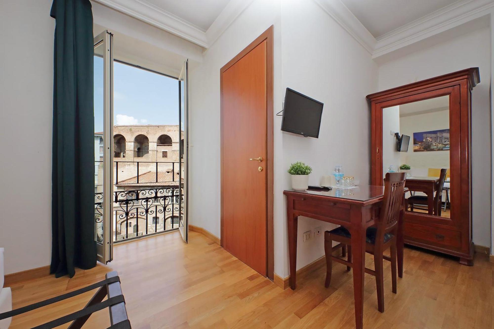 Romulus Rooms Exterior photo